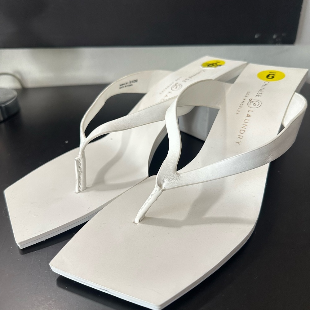 🆕CL Laundry Block Heel Sandals